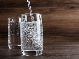 "Не давиться": доктор Мясников назвал наиболее грамотный сигнал того, что организму нужна вода