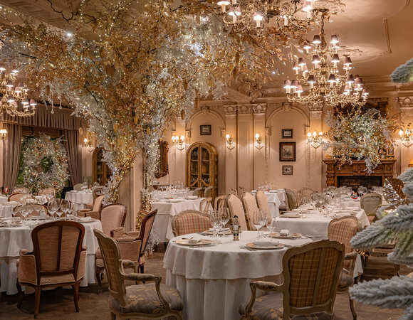 Дед Мороз, грузинские танцы и Татьяна Буланова — рестораны Москвы с праздничной новогодней программой