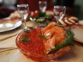 Мошенники добрались до красной икры: россиян предупредили о новых схемах преступников перед Новым годом Мошенники добрались до красной икры: россиян предупредили о новых схемах преступников перед Новым годом