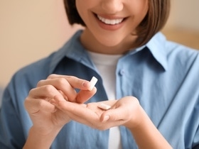 Пожевали — и расслабились: психолог поделилась самым простым способом снять стресс в предпраздничное время