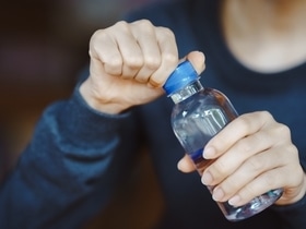 "Особенно при хронических заболеваниях": нефролог раскрыла, что будет, если пить много минералки "Особенно при хронических заболеваниях": нефролог раскрыла, что будет, если пить много минералки