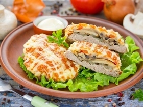 Едят ли французы мясо по-французски? Эксперт объяснила, как придумали одно из самых популярных блюд советской кухни Едят ли французы мясо по-французски? Эксперт объяснила, как придумали одно из самых популярных блюд советской кухни