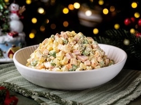 Гвоздь стола: диетолог Мухина ответила, насколько полезен оливье