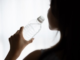 "Мозгов-то у вас тоже нет": доктор Мясников раскритиковал популярные питьевые привычки "Мозгов-то у вас тоже нет": доктор Мясников раскритиковал популярные питьевые привычки