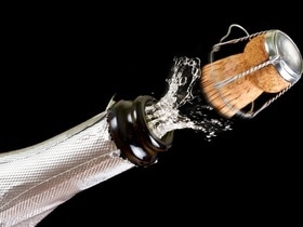 Что делать (а главное — не делать), если пробка от шампанского попала в глаз? Что делать (а главное — не делать), если пробка от шампанского попала в глаз?