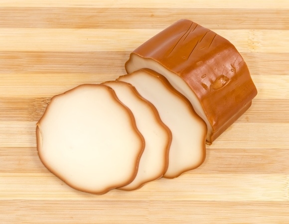 Дешевле — не значит хуже: реально ли заменить твердый сыр колбасным Дешевле — не значит хуже: реально ли заменить твердый сыр колбасным