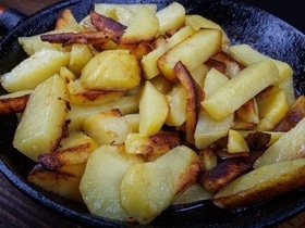 Стало известно, почему нельзя хранить готовую еду в чугунной посуде