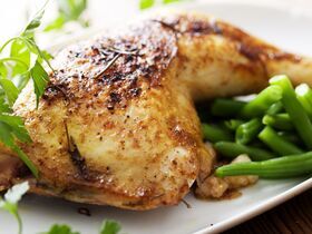 Мясистые и сытные: 24 марта отмечаем День рождения куриного окорочка