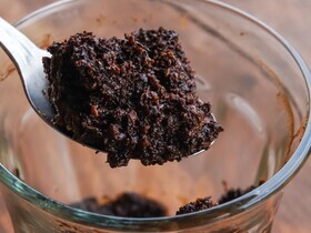 Кофейная гуща и сода: найден способ убрать запахи и отмыть кухню до блеска без химии