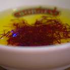 Шафран замочить в 2 ст. ложках горячей воды. 