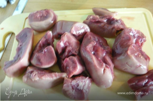 Рецепт: Свиные почки тушеные - без запаха за 10 минут (без долгого замачивания), в сметане