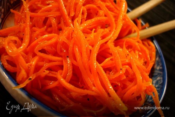 Очень вкусно есть Пулькоги с панчанами (салаты по-корейски)… У меня морковь http://www.edimdoma.ru/recipes/22215 и ким-чи http://www.edimdoma.ru/recipes/23658... Угощайтесь!!!