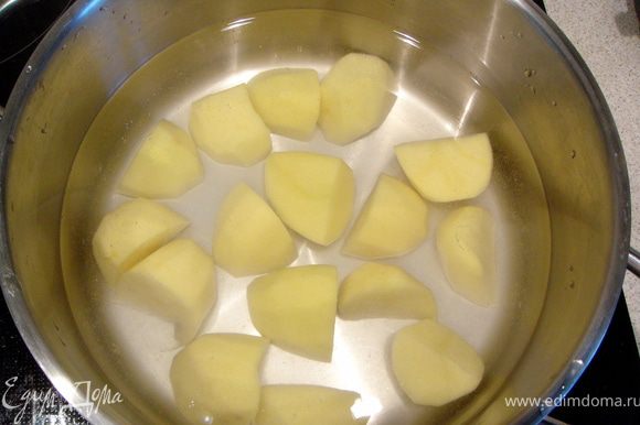 Варить картошку в небольшом количестве воды.
