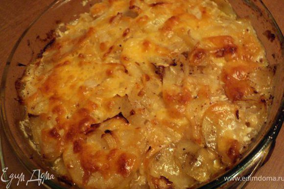 Запекать в духовке при температуре 180 градусов 1 час 30мин до готовности картофеля и золотистой корочки.