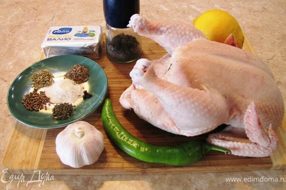 Итак - Барбекю из курицы. Здесь я приведу рецепт курицы, который вы сможете приготовить в том числе и дома. А если у вас есть в духовке верхний гриль, то и придать запах с легким дымком)))