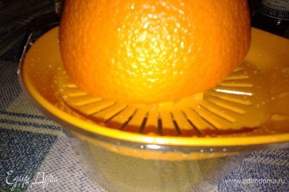 выжать сок из апельсинов-стакан