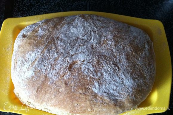 Готовый хлеб поместите на решетку и отставьте в сторону на 30 минут. Если у вас получилось больше хлеба, чем нужно, – смело отправьте его в морозилку.