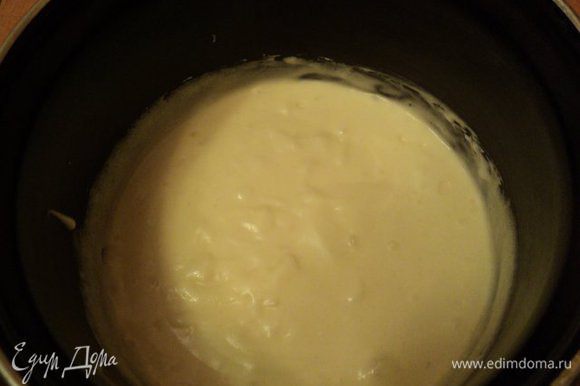 Масло взбить миксером, добавляя постепенно заварной крем.