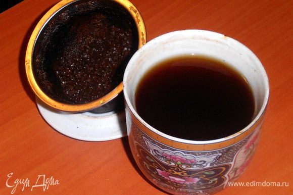 Чай нужен только чёрный,без добавок,пары чайных ложек достаточно.