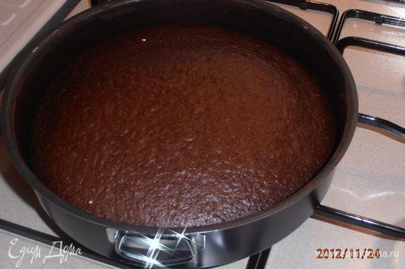 Bылить тесто в форму и выпекать при 180°C 45 мин.