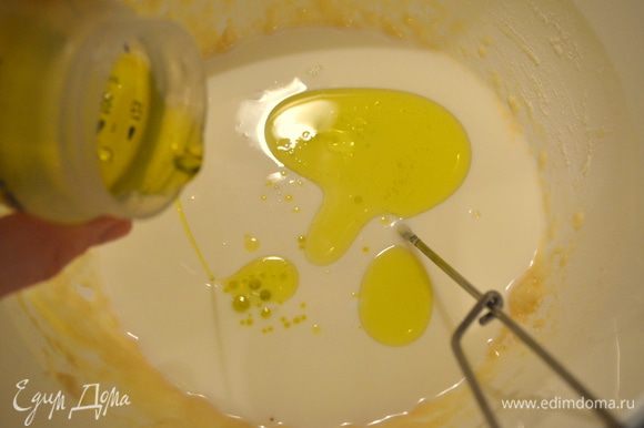 добавляем оливковое масло...все размешиваем как следует