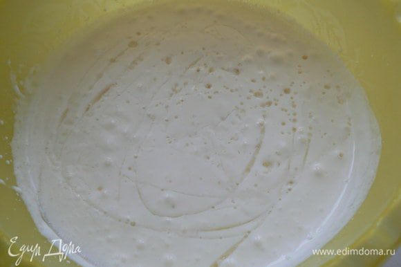 для сливочного крема: взбить сливки с сахаром, добавить все остальные ингридиенты,ввести распущенный желатин