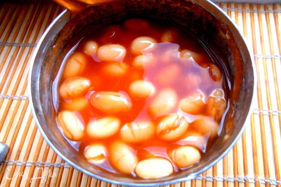 Для сытности добавим баночку бобовых....,фасоль в томате,а заодно и придадим немного томатного вкуса супу!
