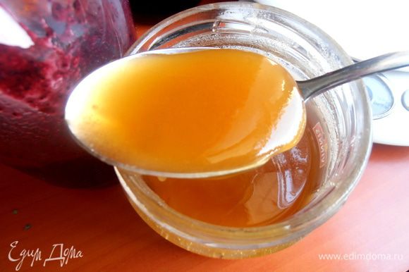 Повторяюсь, если черника не очень сладкая в заготовках, добавляем хорошую ложку мёда! Кому нравится кислинка, можно выжать ещё немного лимонного сока.