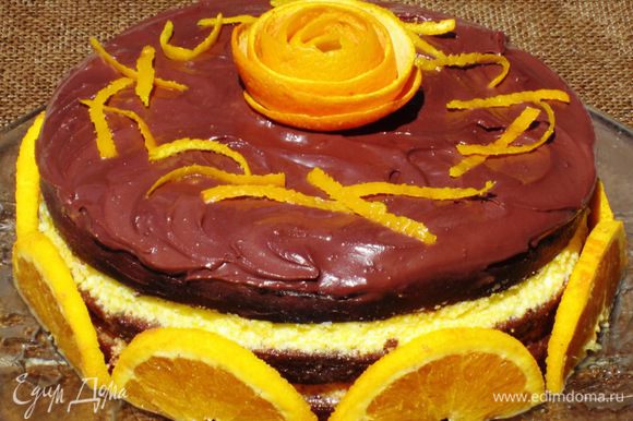 И Шоколадно-апельсиновый торт от Ниночки (NIN@G.LOV.) http://www.edimdoma.ru/retsepty/51684-shokoladno-apelsinovyy-tort-zima-do-vstrechi. Восхитительный торт!!! Сочетание шоколадных коржей и апельсинового крема... невероятно вкусное!!