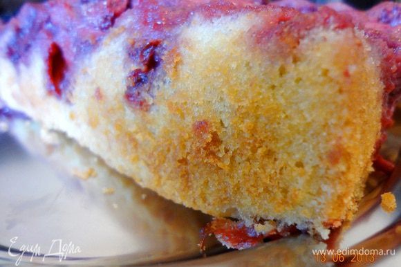 На сладкое любимым мужчинам вкуснейший Сенсационно быстрый клубничный пирог от Наташи (Biondina). http://www.edimdoma.ru/retsepty/54590-sensatsionno-bystryy-klubnichnyy-pirog Рекомендую!