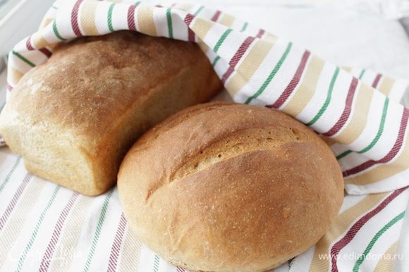 Заранее нагреть духовку до 230 градусов. Выпекать хлеб минут 30 или до зарумянивания. Если хлеб рано зарумянился, убавить температуру до 220. Очень вкусный и пористый хлеб.