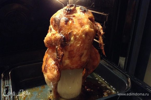 Отправьте курицу в холодную духовку, установите 180°C, запекайте 1,5 часа. Приятное аппетита!