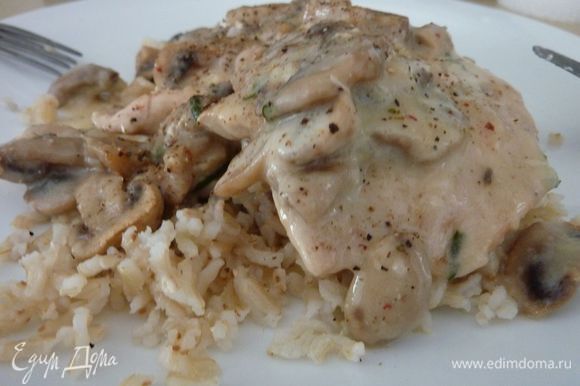 На днях готовила Курицу под грибным соусом от julika1108 - очень вкусно и просто, чудесный рецепт ! http://www.edimdoma.ru/retsepty/62466-kuritsa-pod-gribnym-sousom