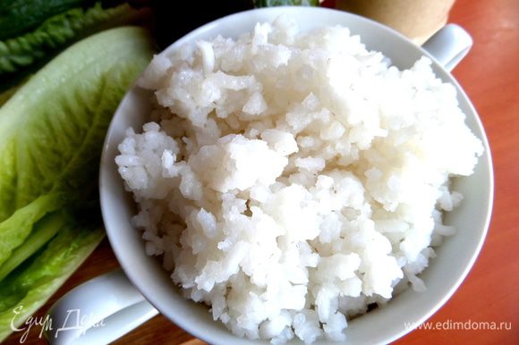 Удобно использовать оставшуюся порцию риса, сваренного накануне!
