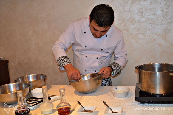 Шеф-повар отеля в Агверане - Давид, который и научил меня правильно готовить это замечательное армянское блюдо - КЮФТА.