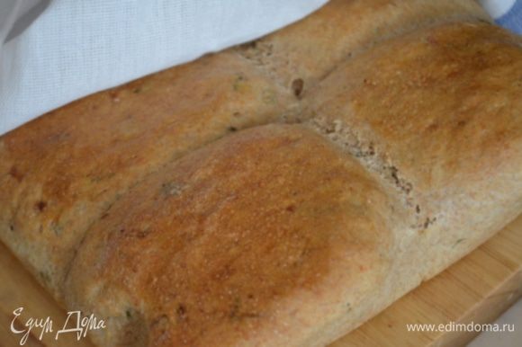 Выпекаем 35 минут при 180 гр, готовый хлеб прикрыть х/б полотенцем и дать остыть!