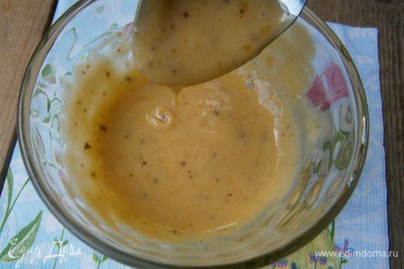 Крем: соединить сгущенное молоко, апельсиновую карамель и молотые семена аниса. Перемешать.