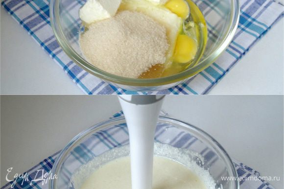 Творог, растительное масло, 1 яйцо + 1 желток, сахар, соль смешать в одной миске и взбить блендером до однородного состояния.