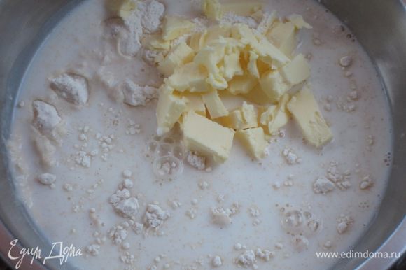 Добавить сливочное масло комнатной температуры,тёплое молоко и хорошо вымесить тесто.Лучше всего это делать миксером с насадками для теста.
