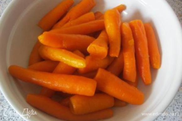 Морковь запечь в духовке, очистить.