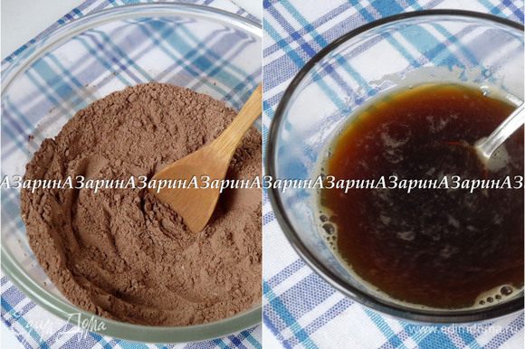 Для бисквита: Cмешать муку рисовую и пшеничную, какао и разрыхлитель в отдельной чаше. Кофе заварить кипятком, остудить.