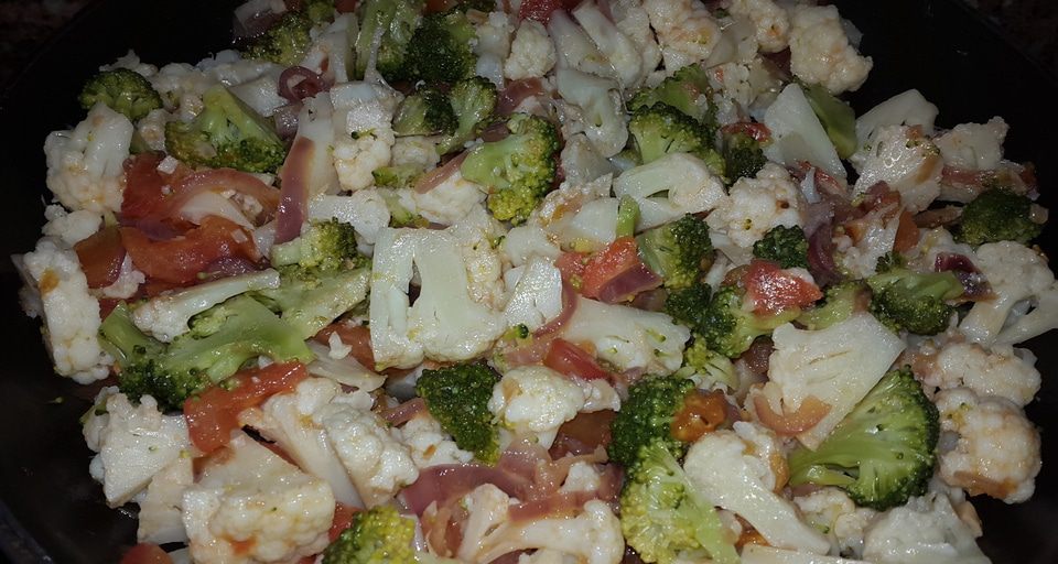 Цветная капуста и брокколи, запеченные с белой фасолью