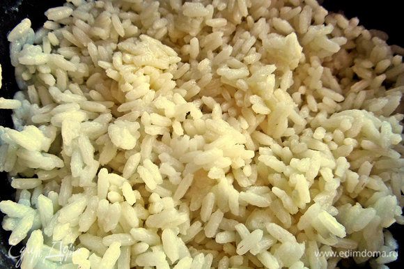Сварить заранее пакетик риса с морской солью, остудить.
