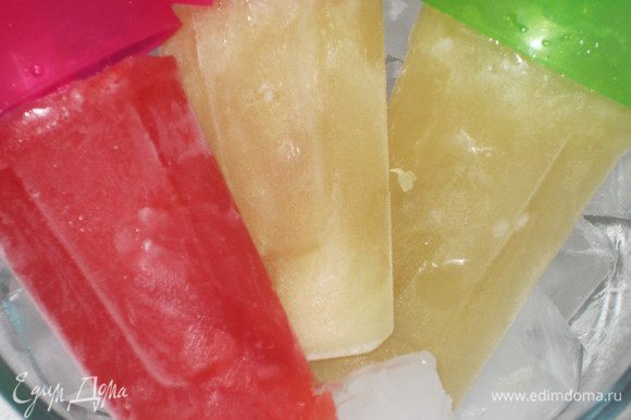 Фруктовый лед из клубники и лимона — то что нужно в жаркий летний день! Приятного аппетита!