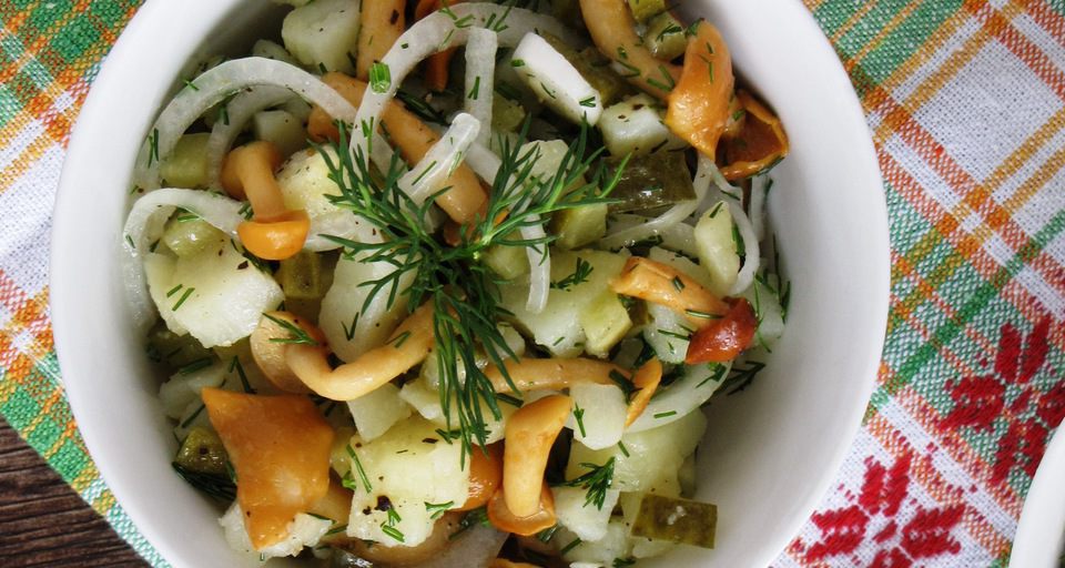 Быстрый салат с опятами и твердым сыром – пошаговый рецепт приготовления с фото