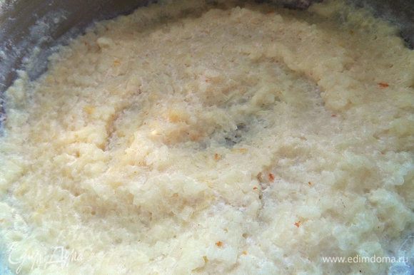 Варить до готовности риса на слабом огне. Чтобы рис разварился полностью, понадобится минут 40. Оставить остывать.