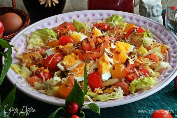 Такому салату лучше дать настояться минут 5 — 10, тогда чиа полностью размякнут, и все овощные соки объединяться.
