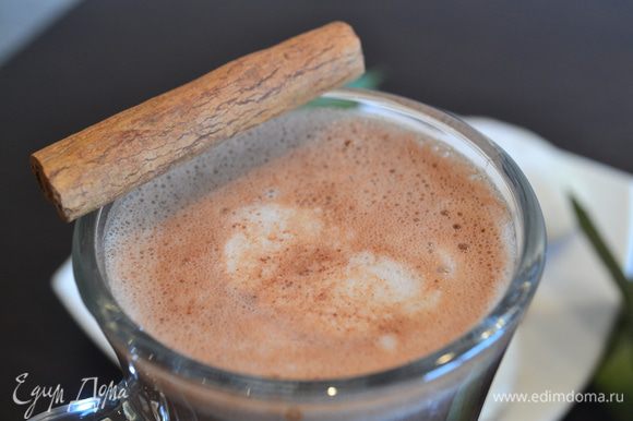 Посмотрите, какие шикарные узоры рисует мороженое в горячем какао! Приятного аппетита и волшебных зимних праздников!