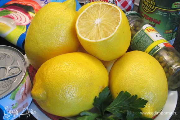 Лимоны помыть и обсушить.