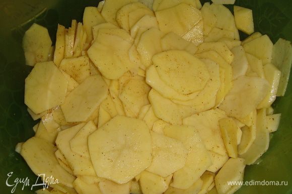 Жареный картофель с чесноком